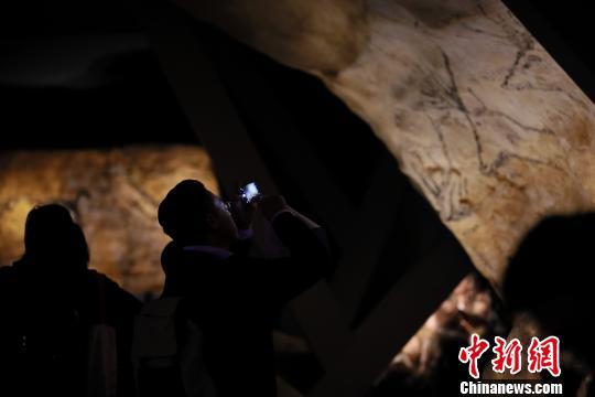 11月1日，法国拉斯科洞穴壁画复原展在上海科技馆开幕。　孙乐琦 摄